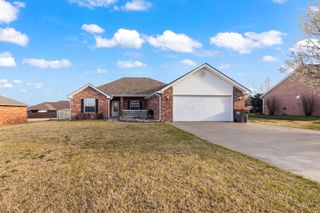 801 E 9th Street, Grove, OK 74344