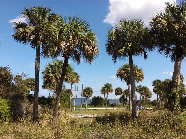 10609 S Indian River S Drive, Fort Pierce, FL 34982