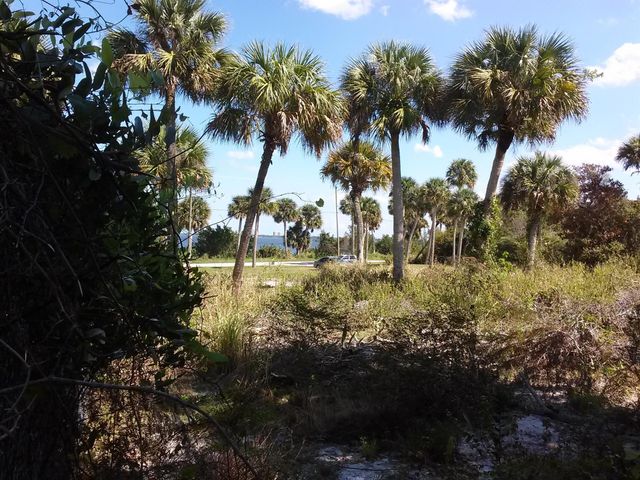 10609 S Indian River S Drive, Fort Pierce, FL 34982