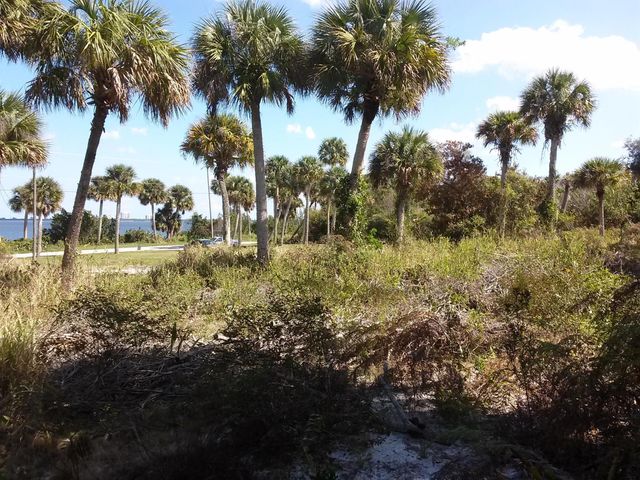 10609 S Indian River S Drive, Fort Pierce, FL 34982