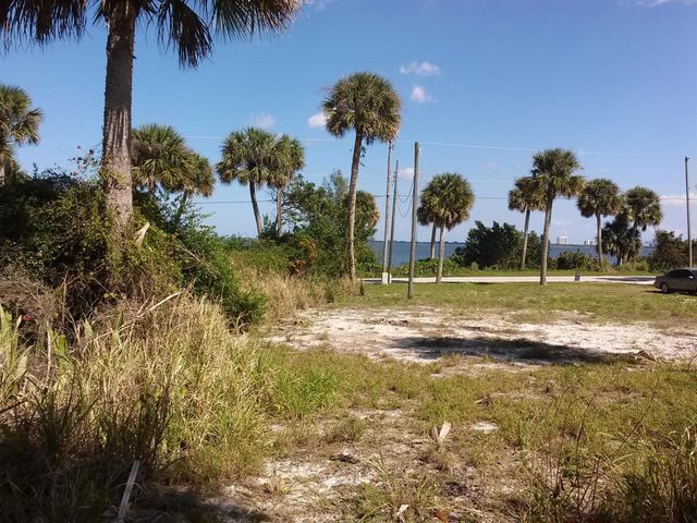 10609 S Indian River S Drive, Fort Pierce, FL 34982