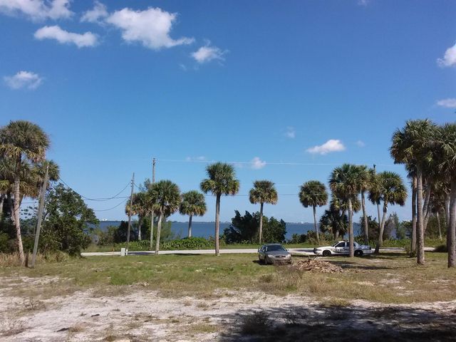 10609 S Indian River S Drive, Fort Pierce, FL 34982