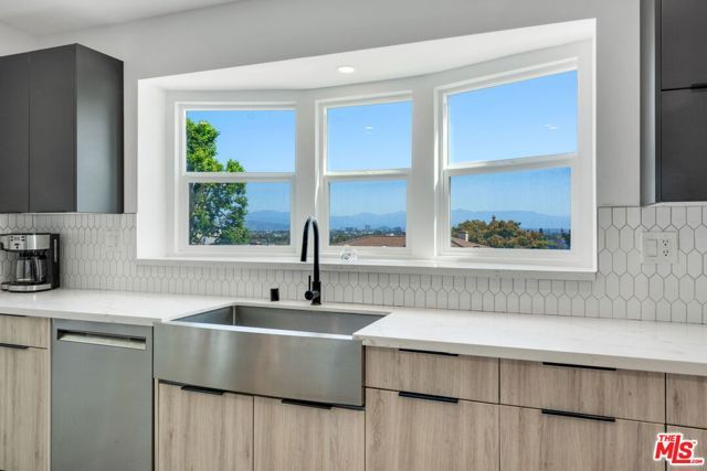 4261 Palmero Boulevard, Los Angeles, CA 90008