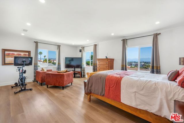 4261 Palmero Boulevard, Los Angeles, CA 90008