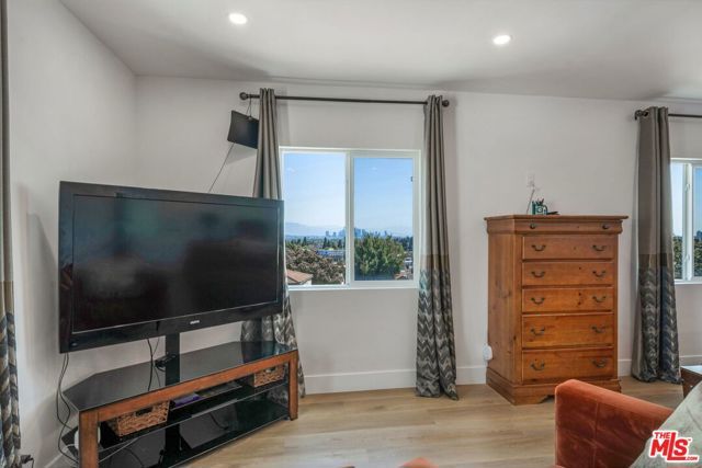 4261 Palmero Boulevard, Los Angeles, CA 90008