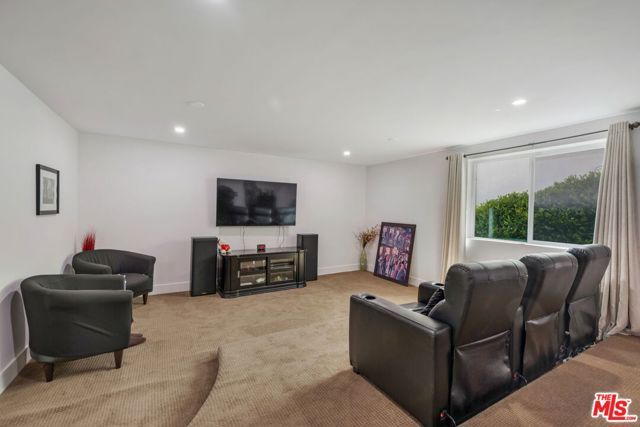 4261 Palmero Boulevard, Los Angeles, CA 90008