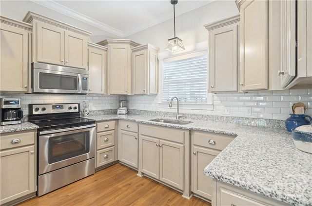 145 Blackjack Oak Drive E, Richmond Hill, GA 31324