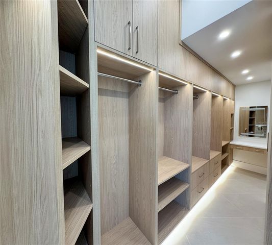 519 ROUNTREE DRIVE, Longboat Key, FL 34228