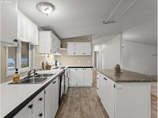 53 HERITAGE Blvd, Longview, WA 98632