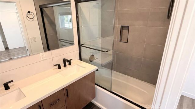 1416 S Cloverdale, Los Angeles, CA 90019