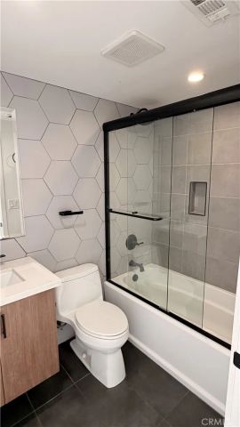 1416 S Cloverdale, Los Angeles, CA 90019