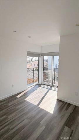 1416 S Cloverdale, Los Angeles, CA 90019