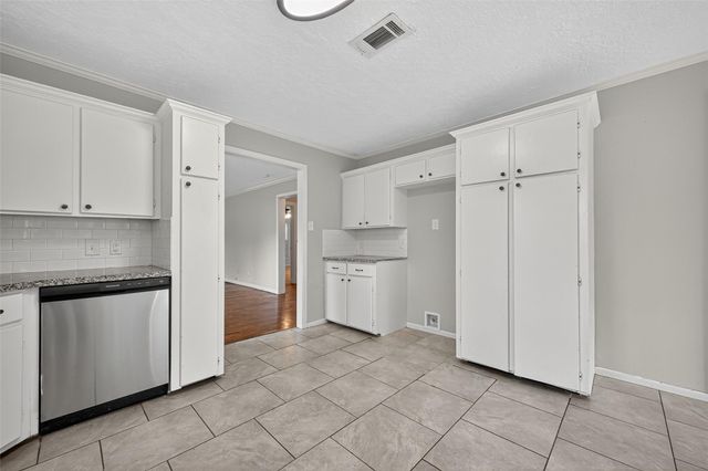 1707 N San Jacinto Street, Liberty, TX 77575