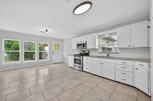 1707 N San Jacinto Street, Liberty, TX 77575