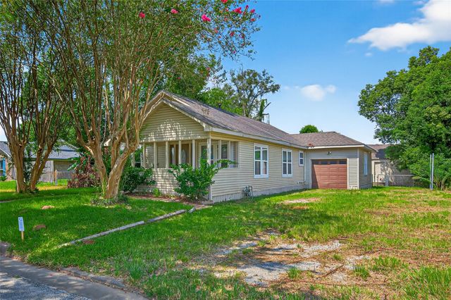 1707 N San Jacinto Street, Liberty, TX 77575