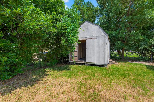 1707 N San Jacinto Street, Liberty, TX 77575