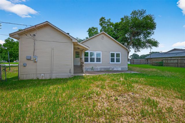 1707 N San Jacinto Street, Liberty, TX 77575