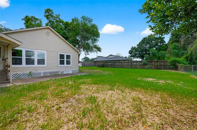 1707 N San Jacinto Street, Liberty, TX 77575