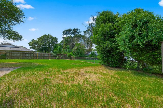 1707 N San Jacinto Street, Liberty, TX 77575