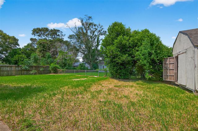 1707 N San Jacinto Street, Liberty, TX 77575