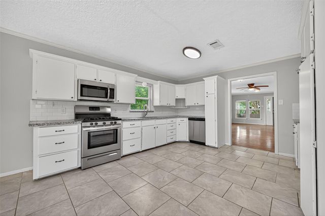 1707 N San Jacinto Street, Liberty, TX 77575