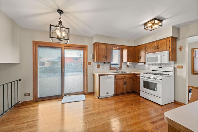 15755 Ridgeland Avenue, Oak Forest, IL 60452