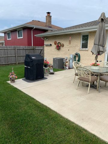 15755 Ridgeland Avenue, Oak Forest, IL 60452