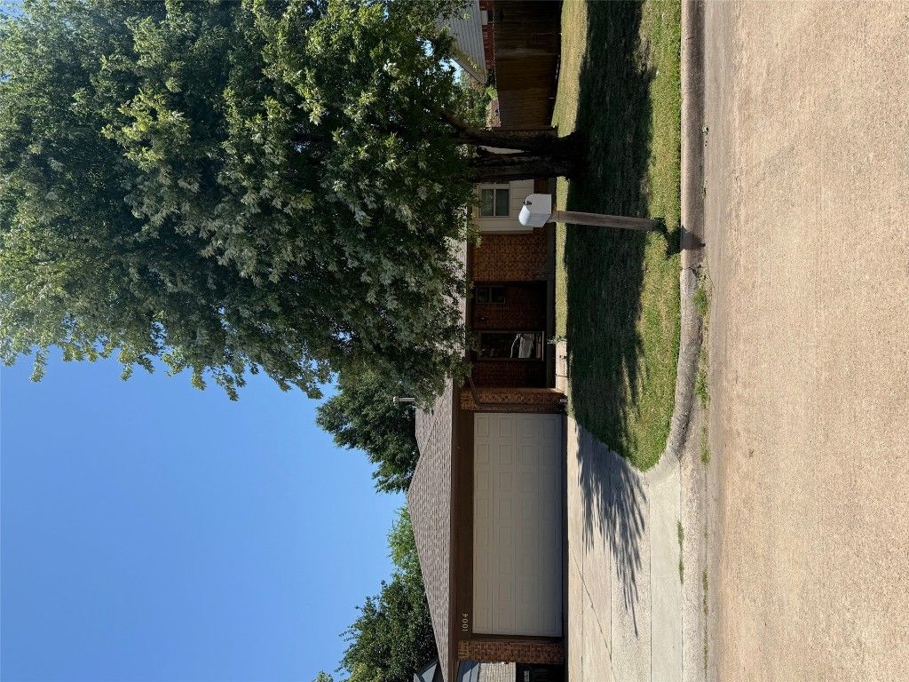 1004 Newport Avenue, Moore, OK 73160