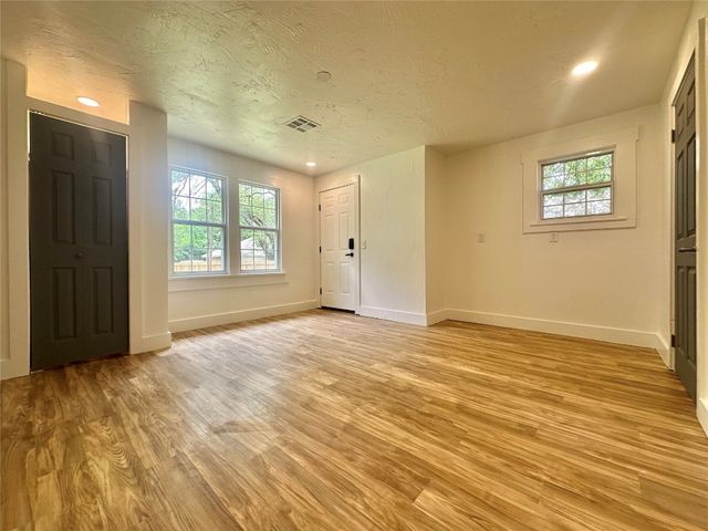 812 E Apache Street, Norman, OK 73071