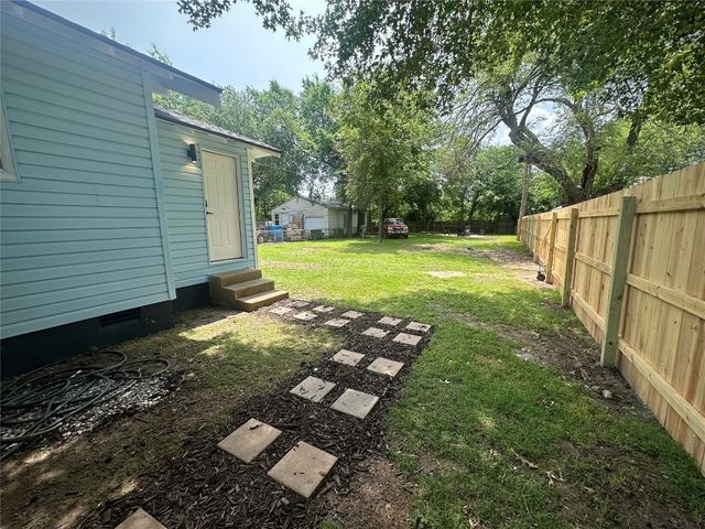 812 E Apache Street, Norman, OK 73071
