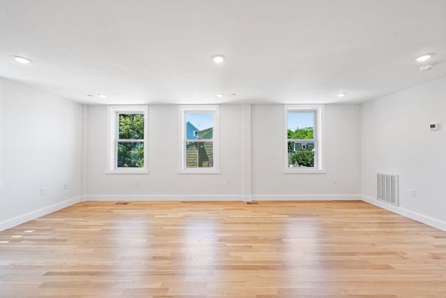 290 Washington St 2, Marblehead, MA 01945