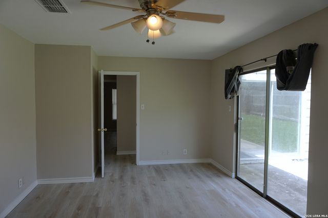 8470 CASCADE RIDGE DR, San Antonio, TX 78239