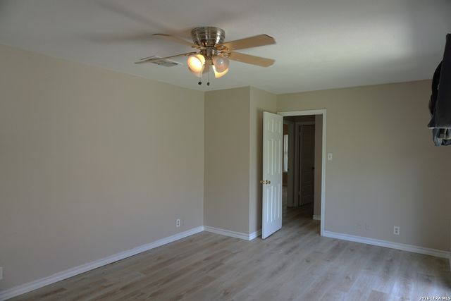 8470 CASCADE RIDGE DR, San Antonio, TX 78239