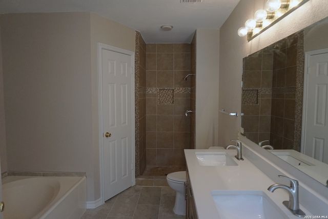 8470 CASCADE RIDGE DR, San Antonio, TX 78239