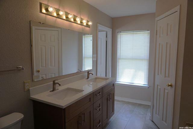 8470 CASCADE RIDGE DR, San Antonio, TX 78239
