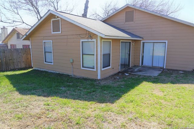 8470 CASCADE RIDGE DR, San Antonio, TX 78239