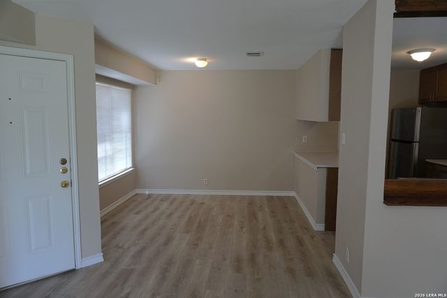 8470 CASCADE RIDGE DR, San Antonio, TX 78239