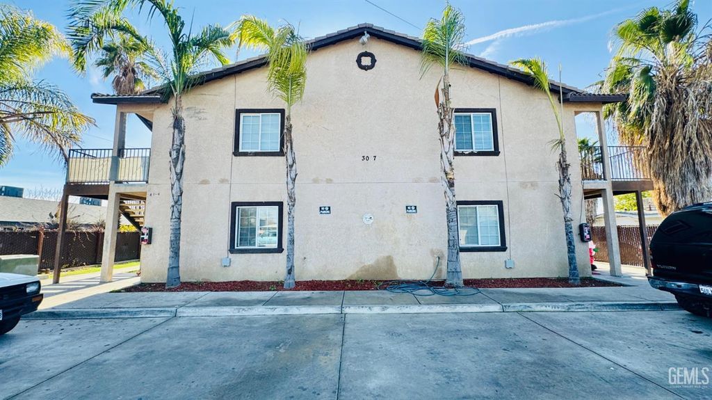 Image 1 of property listing at 3017 Potomac Avenue, Bakersfield, CA 93307