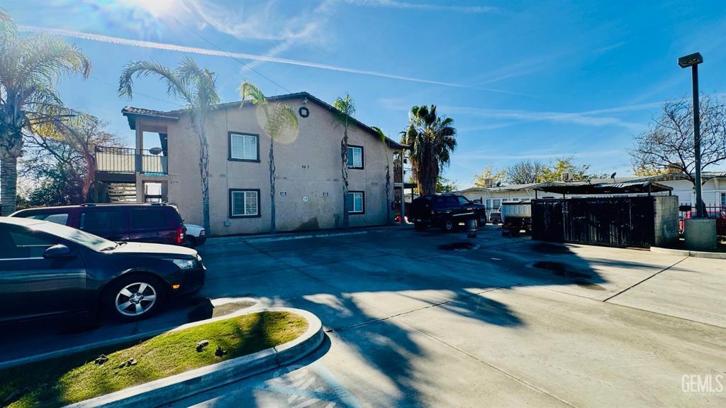 Image 10 of property listing at 3017 Potomac Avenue, Bakersfield, CA 93307
