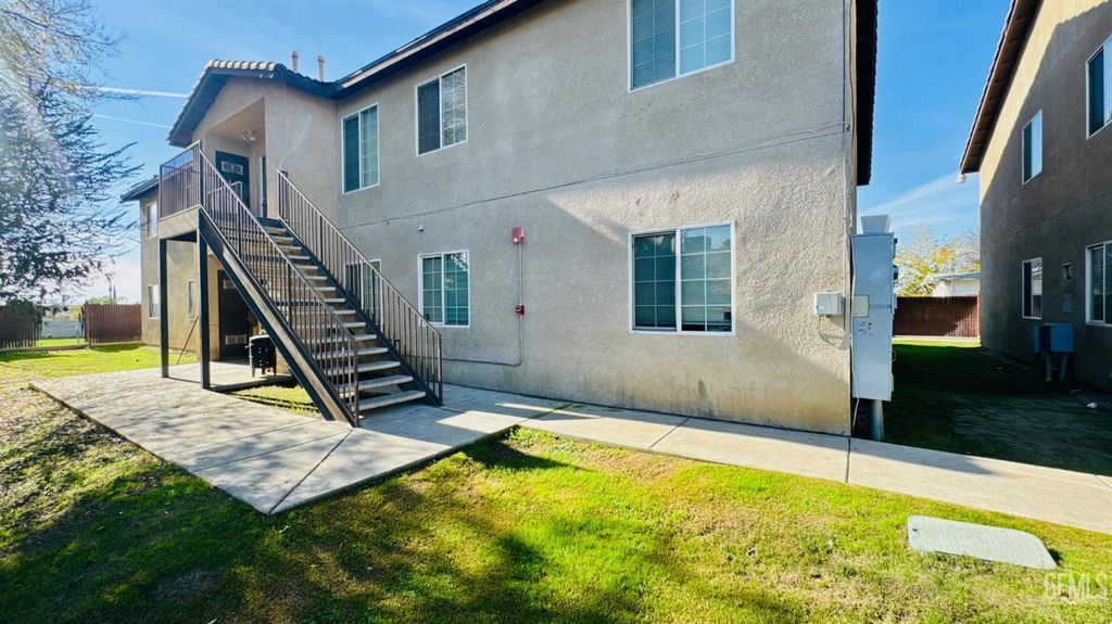 Image 13 of property listing at 3017 Potomac Avenue, Bakersfield, CA 93307
