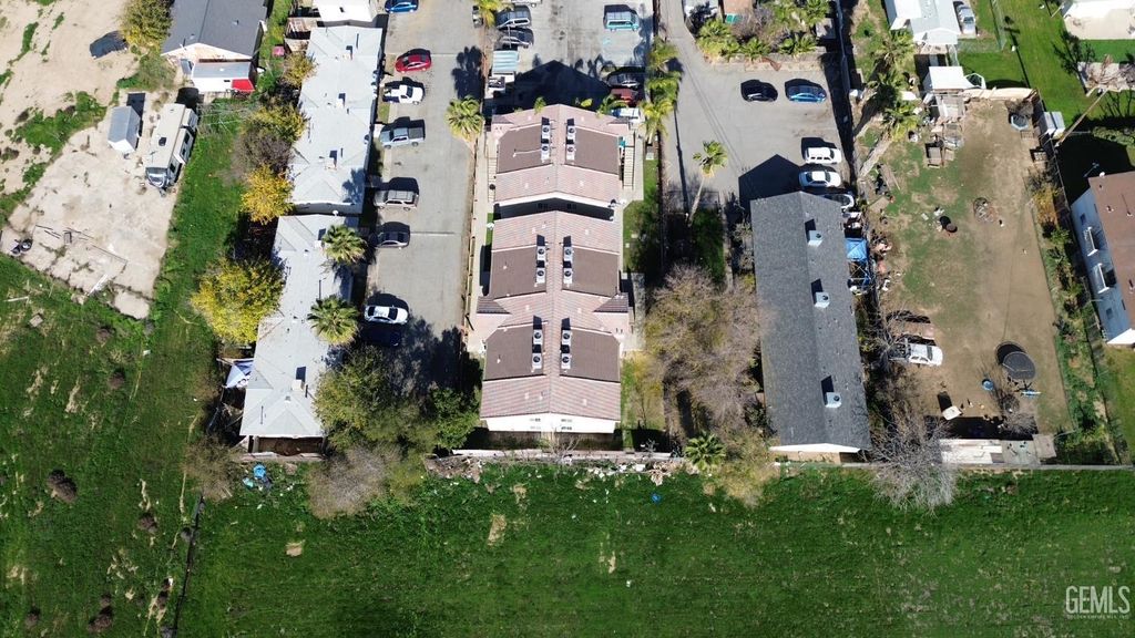 Image 2 of property listing at 3017 Potomac Avenue, Bakersfield, CA 93307