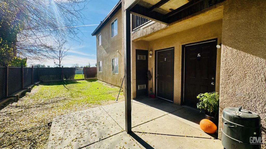 Image 5 of property listing at 3017 Potomac Avenue, Bakersfield, CA 93307