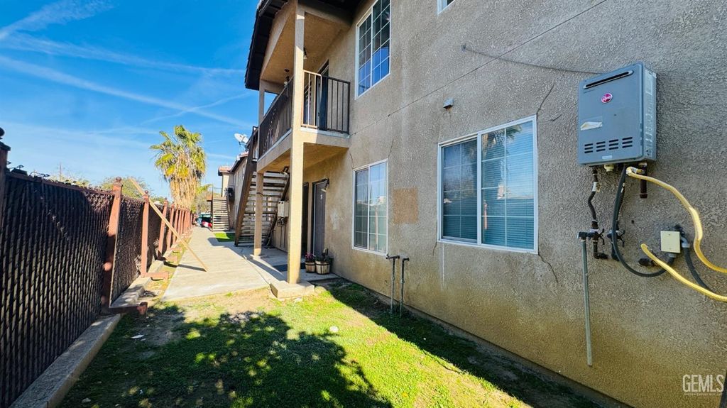 Image 7 of property listing at 3017 Potomac Avenue, Bakersfield, CA 93307