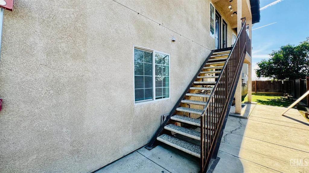 Image 8 of property listing at 3017 Potomac Avenue, Bakersfield, CA 93307