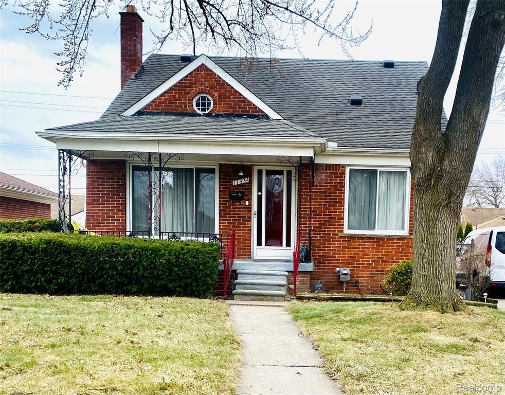17334 Sprenger Avenue, Eastpointe, MI 48021
