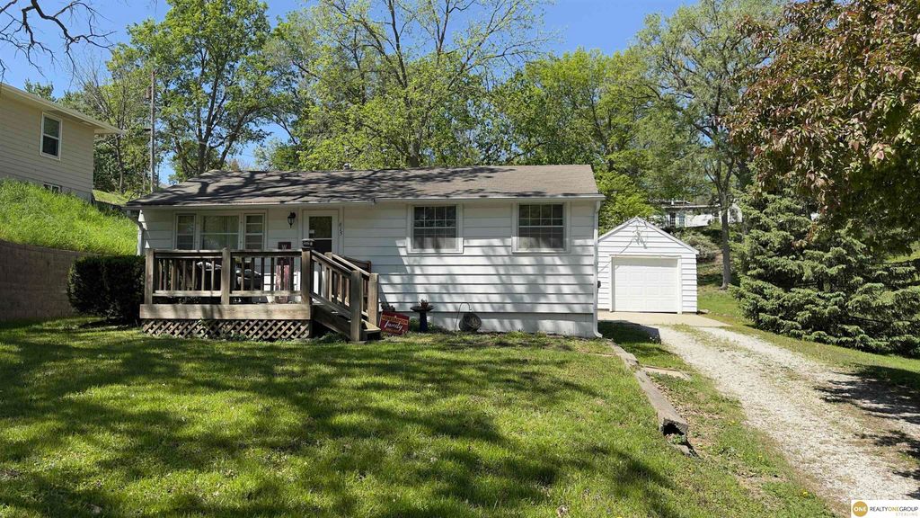 615 Main Street, Louisville, NE 68037