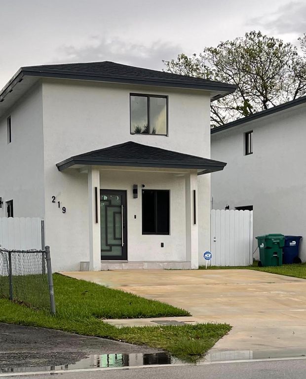 219 NE 159th Street, Miami, FL 33162