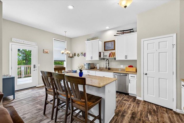932 E Lauderdale Court, Edgerton, WI 53534