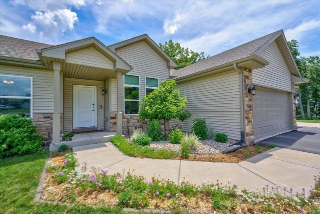 932 E Lauderdale Court, Edgerton, WI 53534