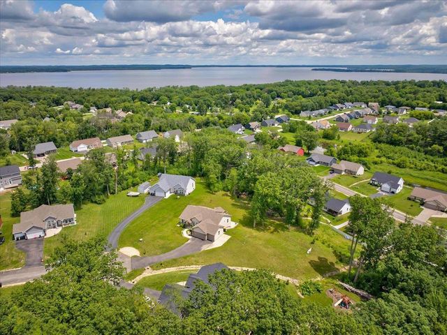 932 E Lauderdale Court, Edgerton, WI 53534